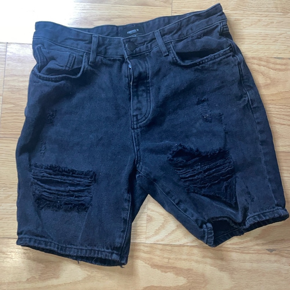 Trendy Forever 21 Men's Pants - Size 32 - Stylish Pick